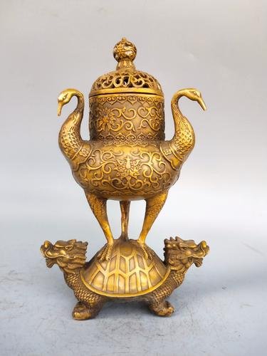 龟鹤炉 — Taoist bronze turtle-crane incense burner used on the main altar during Zhengyi jiao ceremonies