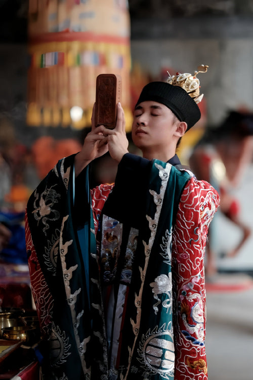 元始冠 Yuanshiguan — Primordial Beginning Crown, highest Taoist ritual crown worn by Dongzhen rank priests