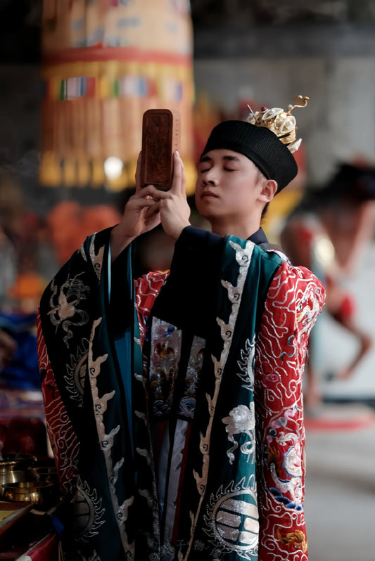 元始冠 Yuanshiguan — Primordial Beginning Crown, highest Taoist ritual crown worn by Dongzhen rank priests