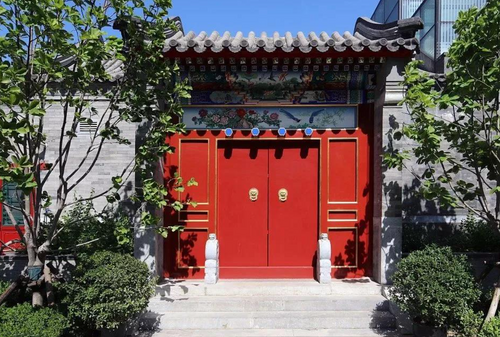 Feng Shui of the Main Door: Should the Main Door Open Inward or Outward?