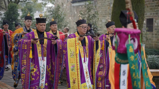 The Dongyuan School: A Taoist sect that values talismans, and produced one generation of Celestial Master and one generation of Medicine King