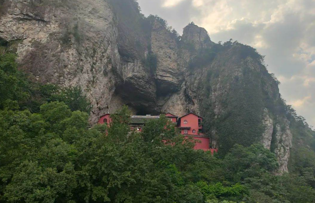 Tongbai Palace Tiantai Mountain Zhejiang representing the Tongbai Palace Sect Longmen tradition