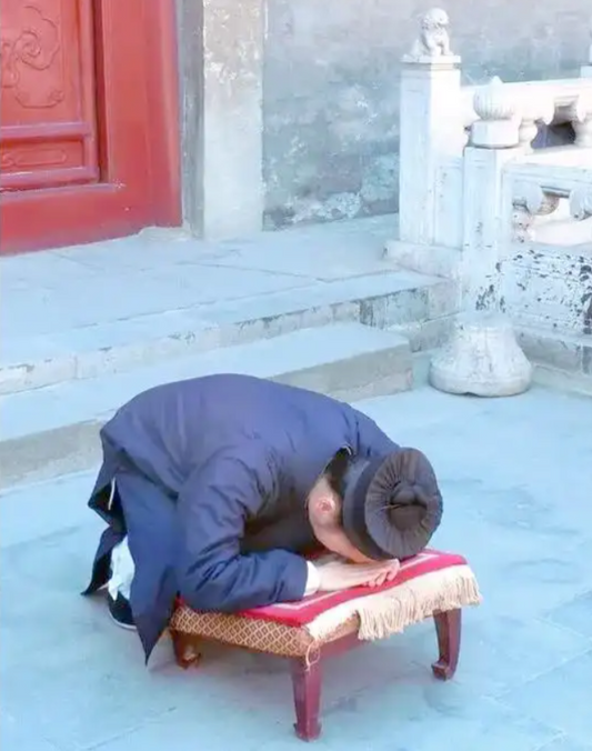 The Kowtow Ritual of Taoism 道士的叩拜礼