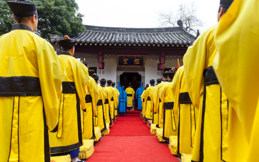 Lowering the Streamer 落幡