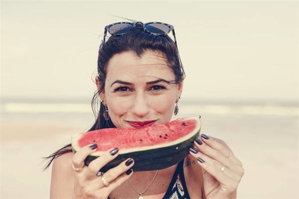 Married woman dreams of eating sweet watermelon — omen?
