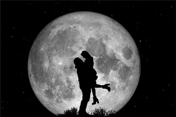Omen - Dream of a Huge Moon Hanging Very Close