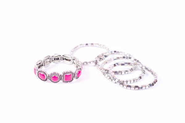Omen - Married Woman Dreaming That Her Bracelet Has Broken