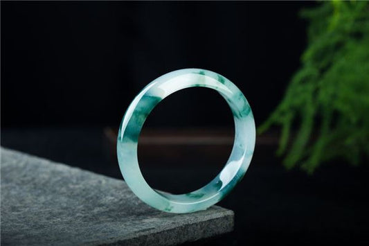 Omen - Married Woman Dreaming of a Jade Bracelet Breaks