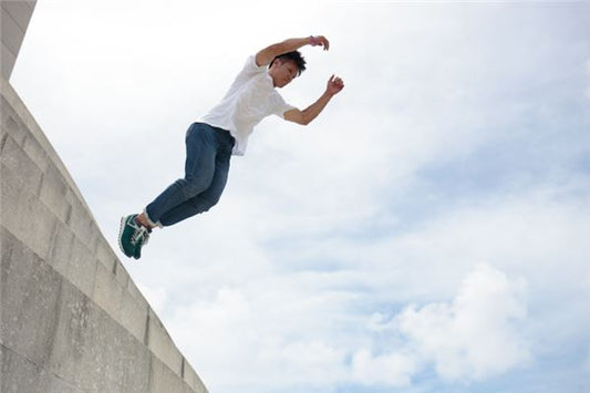 Omen of Building Leap Unharmed in a Dream