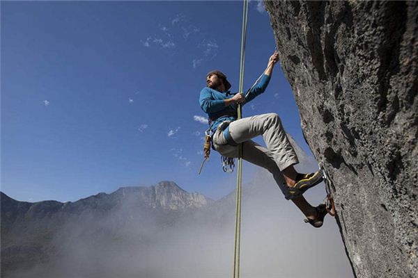 Omen of Dreaming of Climbing High