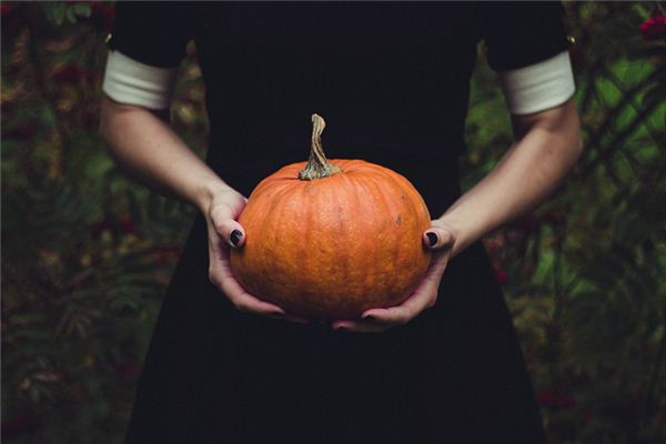 Omen of a married woman dreaming of picking pumpkins
