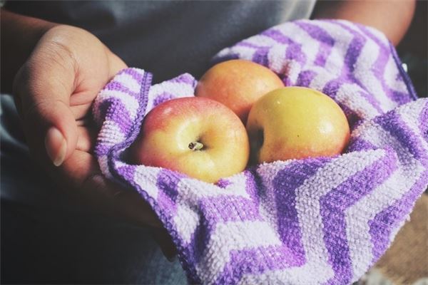 Picking Apples in Dream - Omen of Harvest & Health