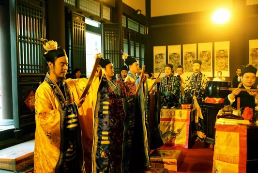 Taoist priests chanting scriptures 诵经