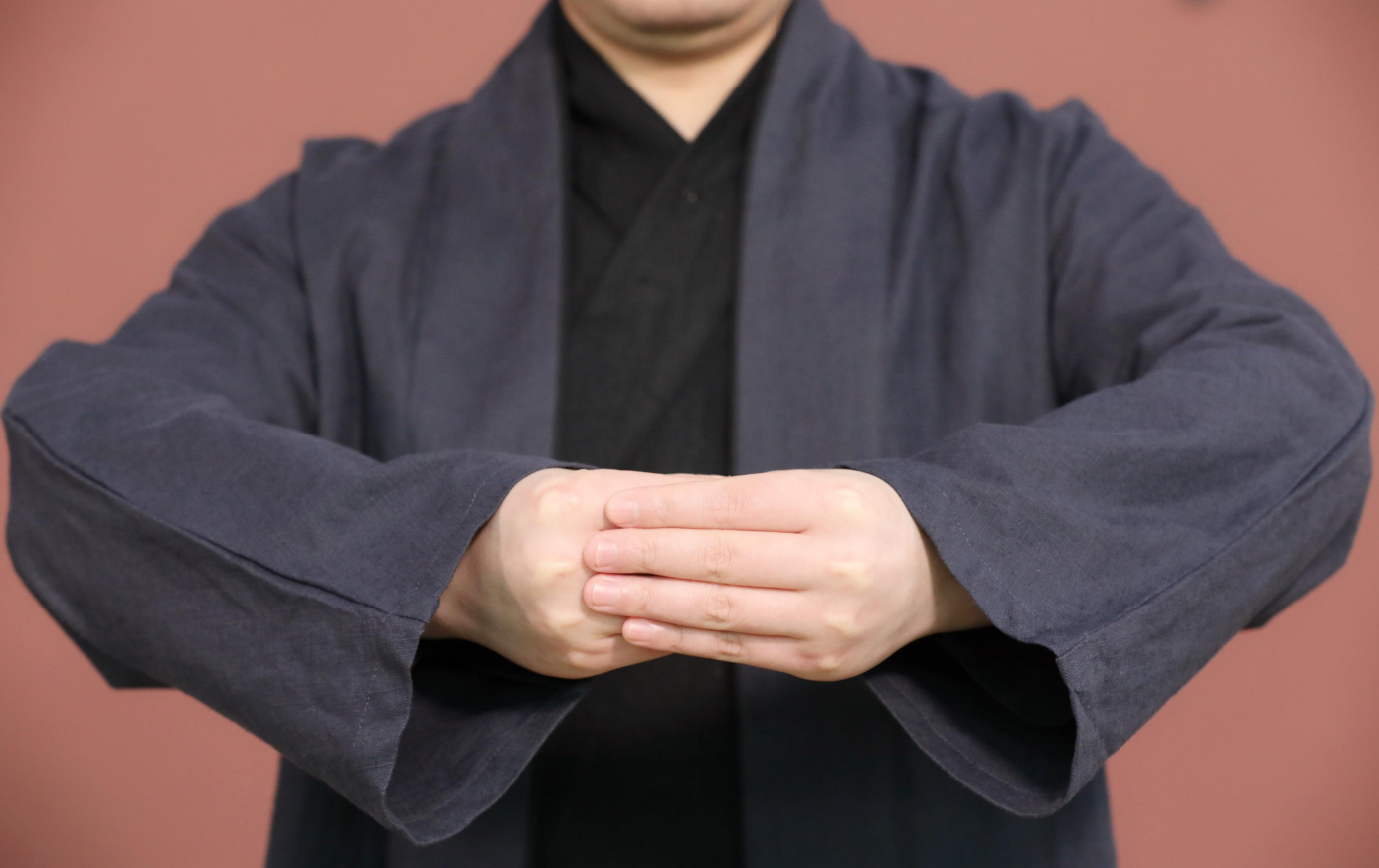 Taoist Zuo Yi Bow: Respect in Motion – Longhu Mountain Store