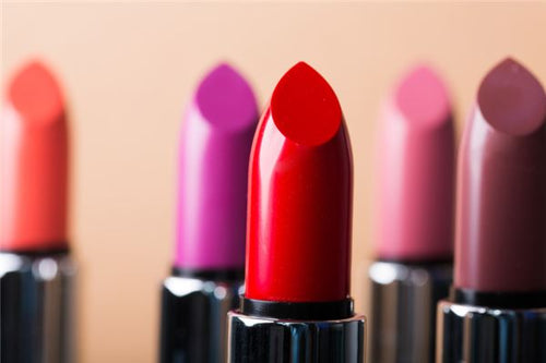 The Omen of Dreaming That the Lipstick Broke