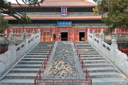 The Omen of Dreaming of Being Outside a Temple Gate
