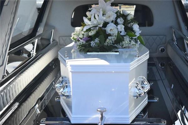 The Omen of Dreaming of Coffins and Corpses