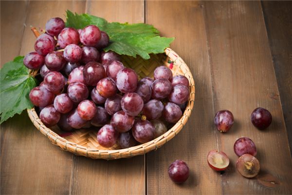 The Omen of Dreaming of Eating Grapes