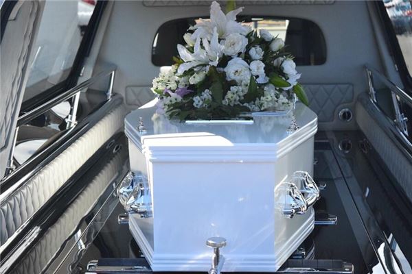 The Omen of Dreaming of Many Coffins