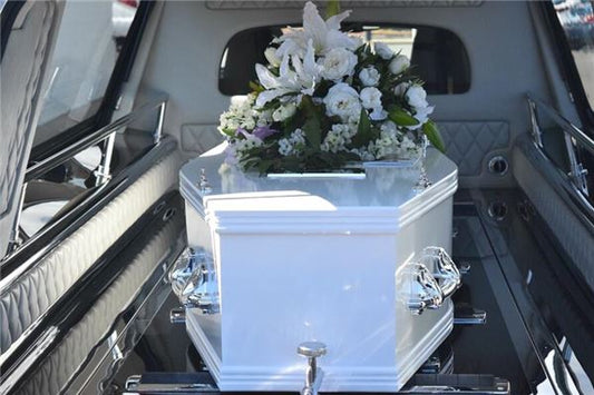 The Omen of Dreaming of Many Coffins
