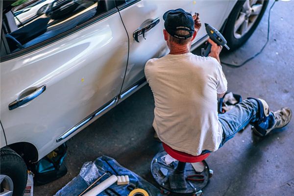 The Omen of Dreaming of Repairing a Car
