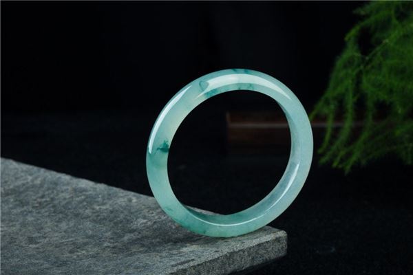 The Omen of Dreaming of a Bracelet