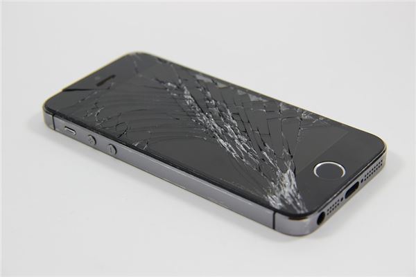 The Omen of Dreaming of a Broken Phone Still Connected