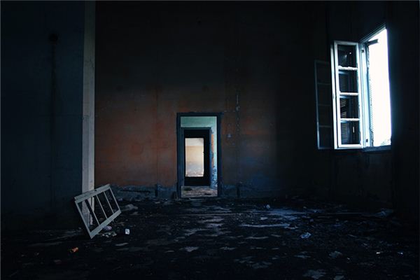 The Omen of Dreaming of a Gate Collapsing