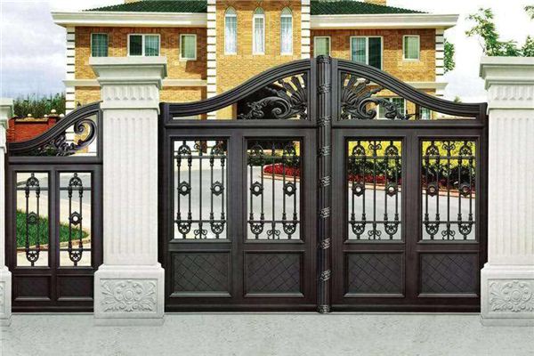 The Omen of Dreaming of a Main Gate