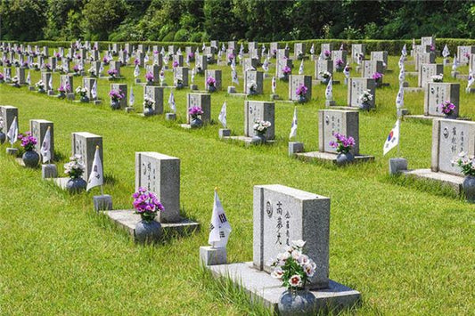 The Omen of Dreaming of a Public Cemetery