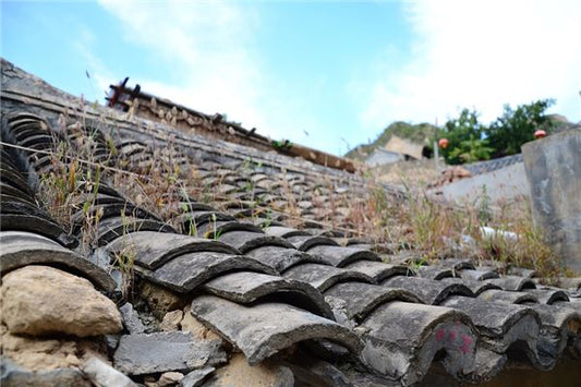 The Omen of Dreaming of a Roof Collapsing