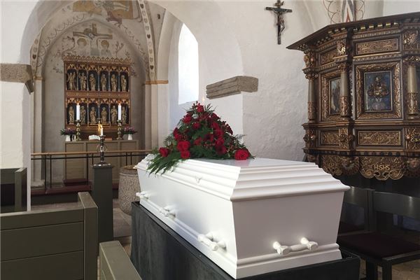 The Omen of Dreaming of an Empty Coffin