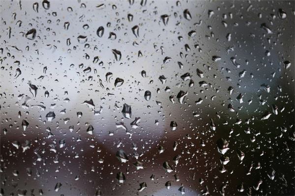 The Omen of Dreaming of an Old House Leaking Rain
