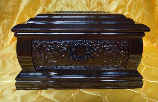 The Omen of a Woman Dreaming of A Urn