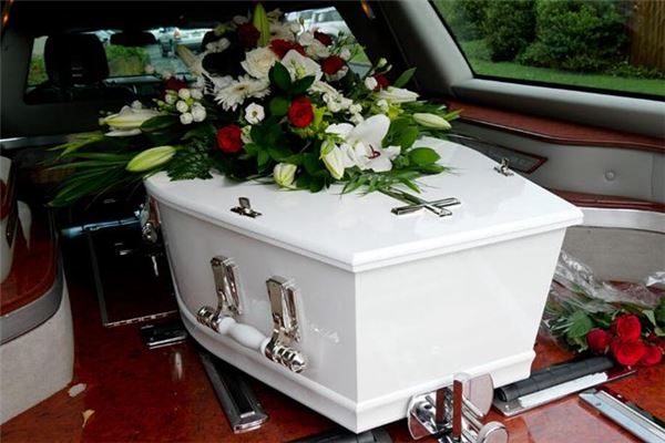 The Omen of a Woman Dreaming of a Coffin at Home