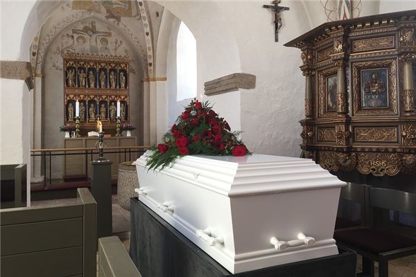The Omen of a Woman Dreaming of a Coffin