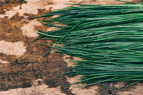The wealth omen in dreams of harvesting lots of chives