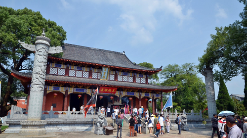 Tianshi Fu: The Celestial Master's Mansion on Longhu Mountain 天师府