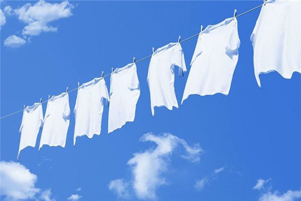What Does Dreaming of Drying Clothes Mean?