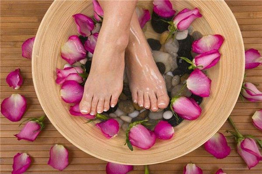 What Does Dreaming of Washing Feet Mean?