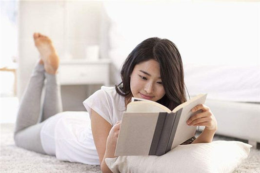 What Omen Does Dreaming of Reading a Book Portend?