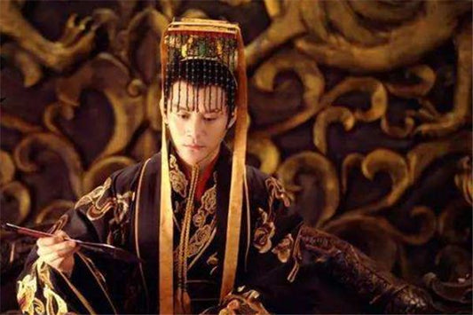 What Omen Does It Mean to Dream of an Emperor?
