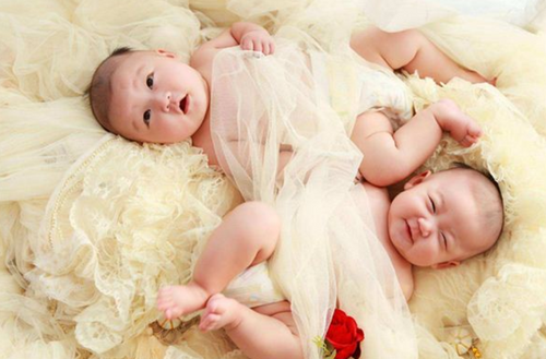 What are the omens of dreaming about twins?