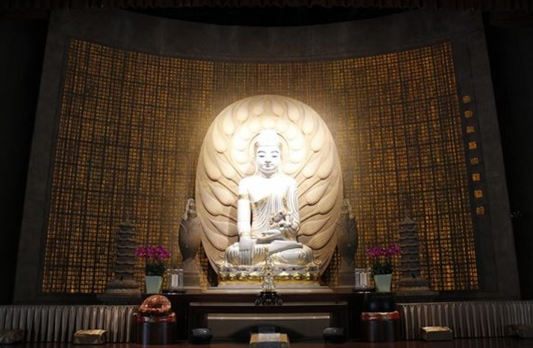 What does it mean for a woman to dream of a temple and a Buddha statue?