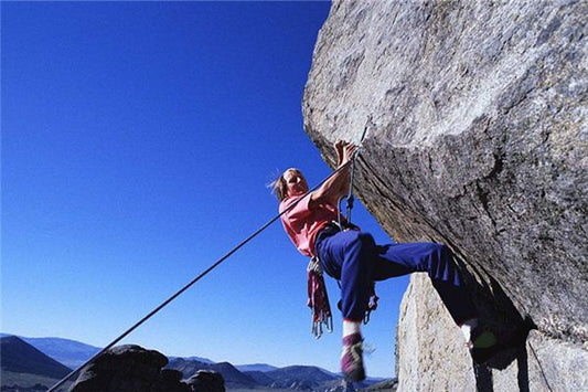 What is the omen of dreaming of rock climbing?