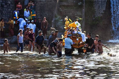 Dreaming of a Water Sacrifice 梦见水祭 — Zhou Gong dream interpretation