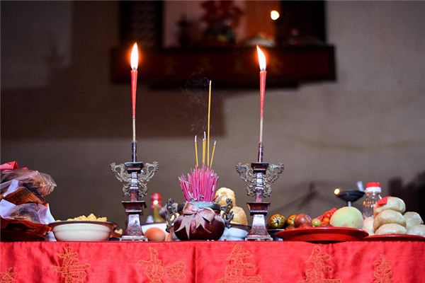 Dreaming of Ancestor Worship 梦见祭祖: The Omen That Household Protection Reveals