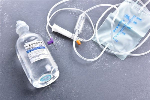 Dream illustration of blood backflow during IV 梦见输液回血
