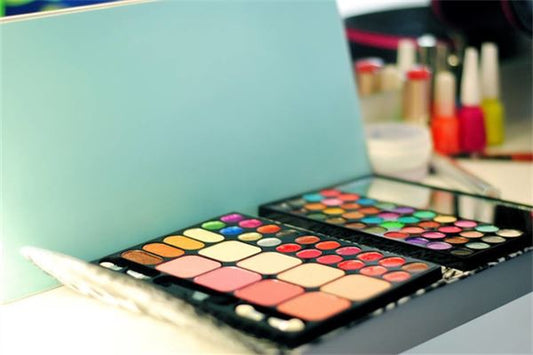 Dreaming of buying cosmetics — Wood element omen in Zhou Gong dream tradition, longhumountain.com