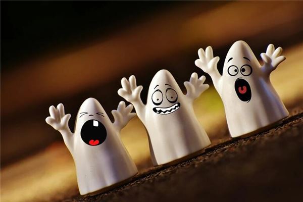 Dreaming of Many Ghosts 梦见很多鬼